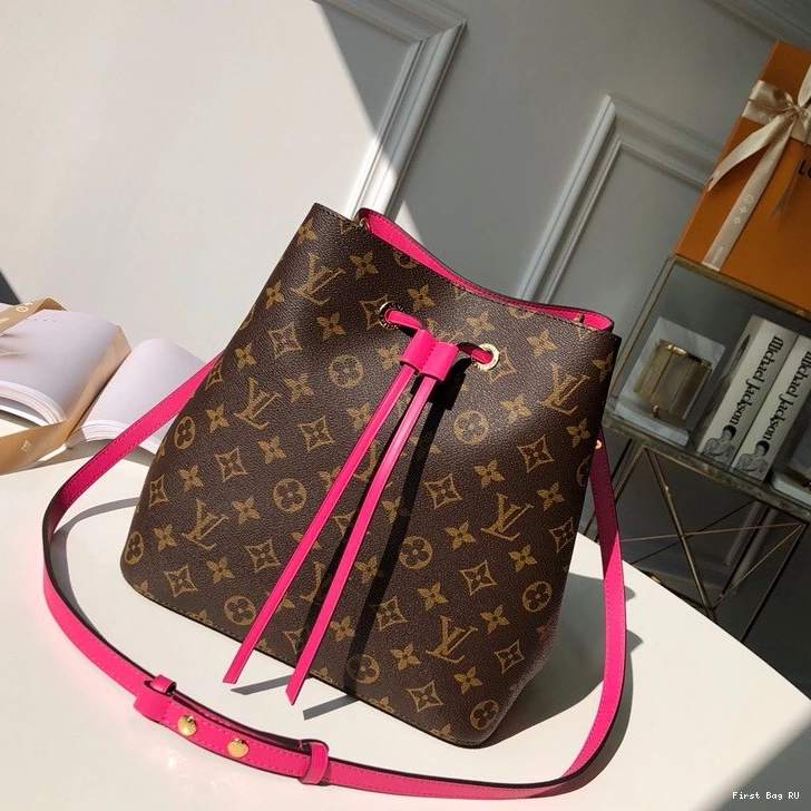 First bag ru VUITTON LOUIS NÉONOÉ 0724